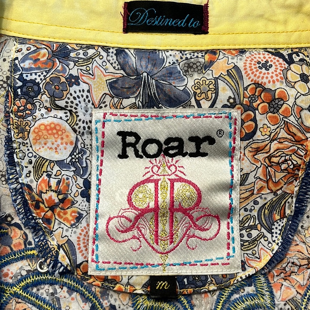 ROAR size M ladies shirt!